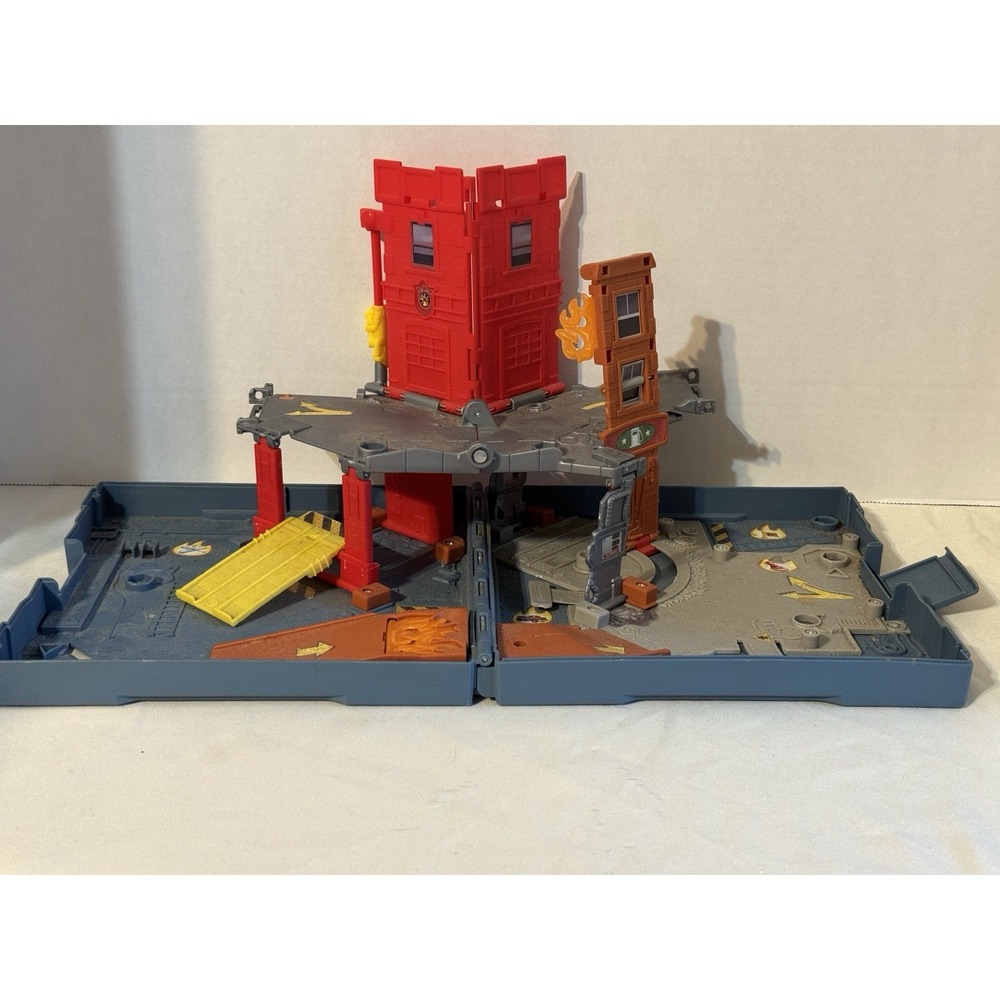 Matchbox Fire Command Center Fold-Out Carry Case Playset 2005 Mattel Rescue